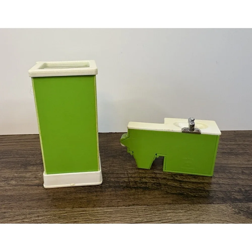 Vintage 1977 Fisher Price Dollhouse Family Green Bathroom Toilet Shower Vanity